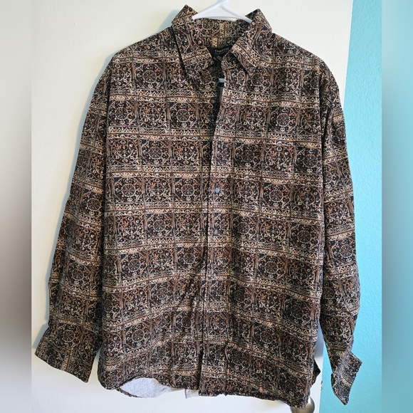 Cambridge Classic Button-Up Size Large - Picture 1 of 3